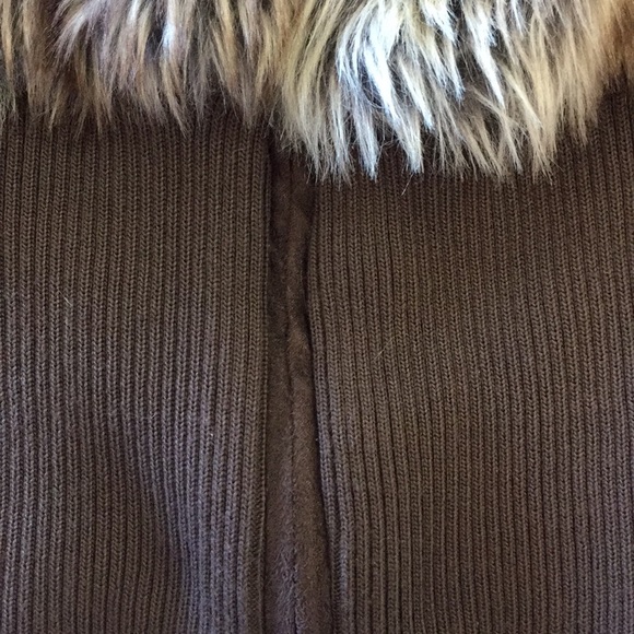 Forever 21 VGUC fauxfur vest/zipper/ribbed sweater - Picture 3 of 8